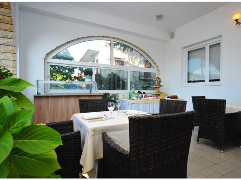 Rooms & Restaurant Matanovi Dvori Sukosan Exterior photo